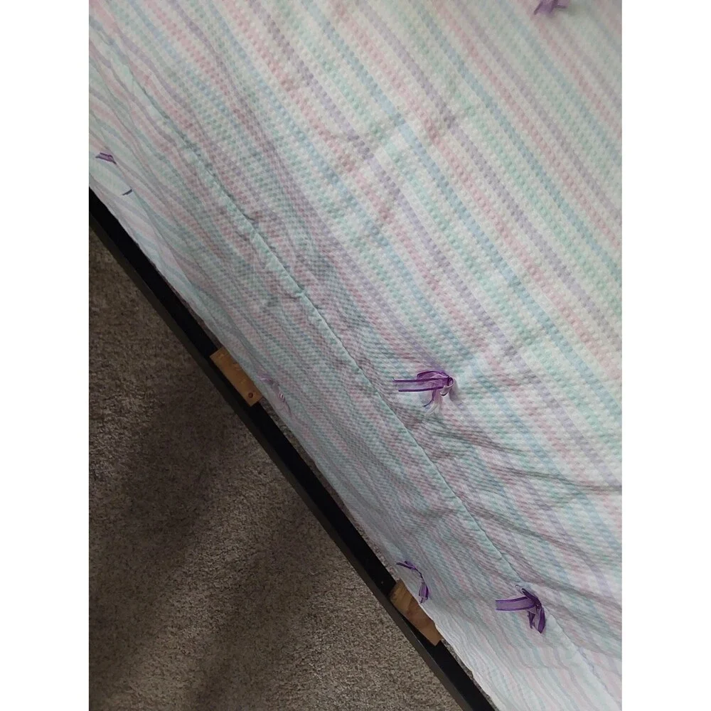 Handmade Quilted Bedspread: Striped Polyester Fabric with Purple Bows